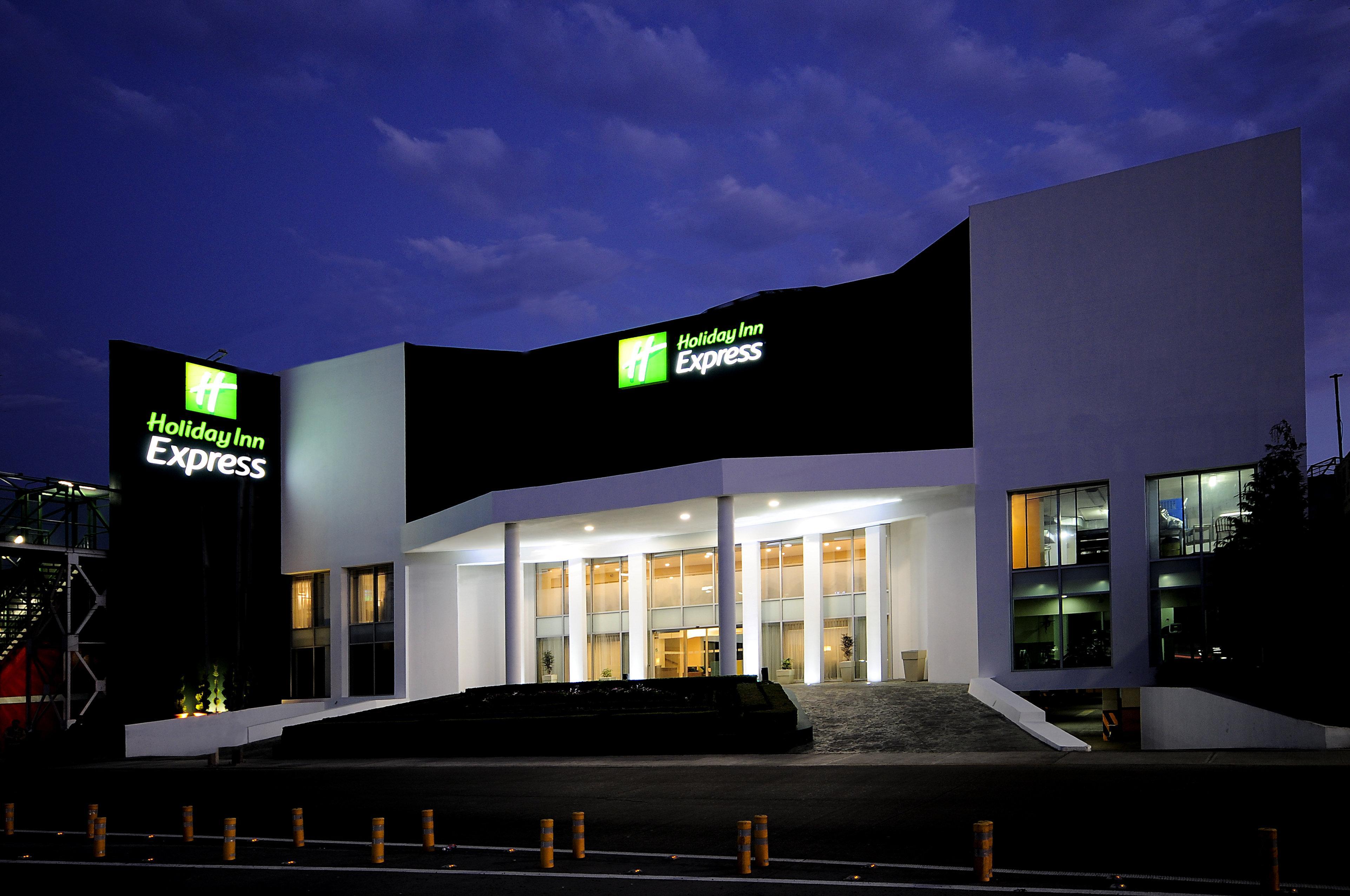 Holiday Inn Express Toluca By Ihg Exterior photo